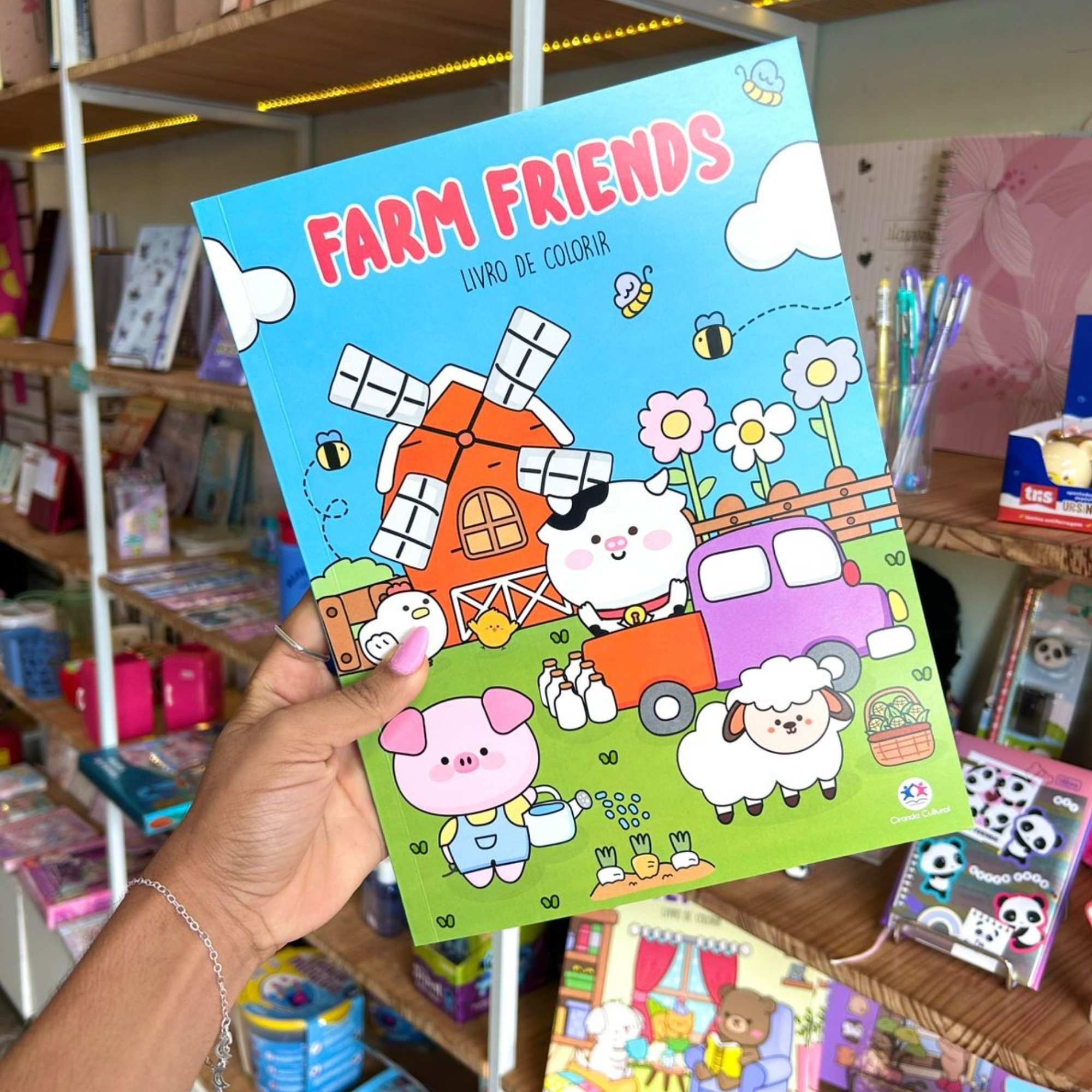 Livro de Colorir Farm Friends - Amigos da Fazenda Cachorrinho, Vaquinha, Ovelhinha FEBRE DO MOMENTO | Ciranda Cultural